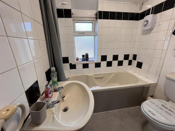 Apartment in Yeovil, Somerset - View 4