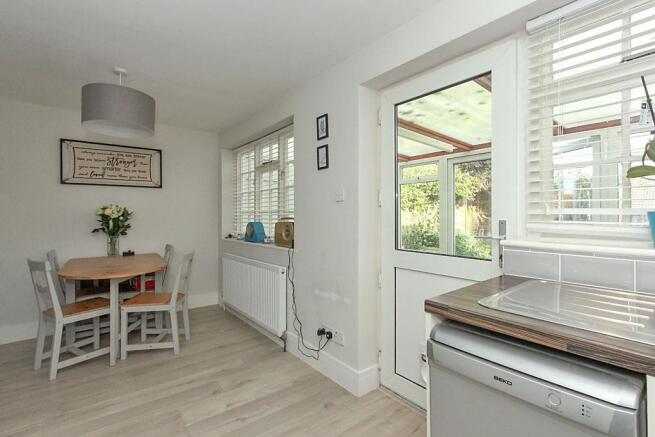 Lon-Kitchen-Dining_2