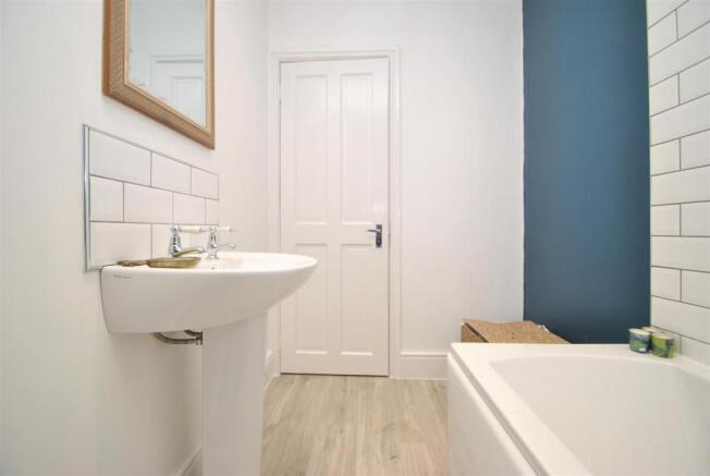Bathroom 2.JPG