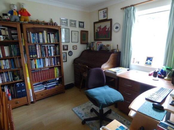 BEDROOM 4