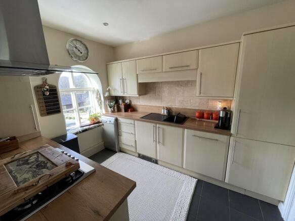 P2757 Kitchen Area.JPG