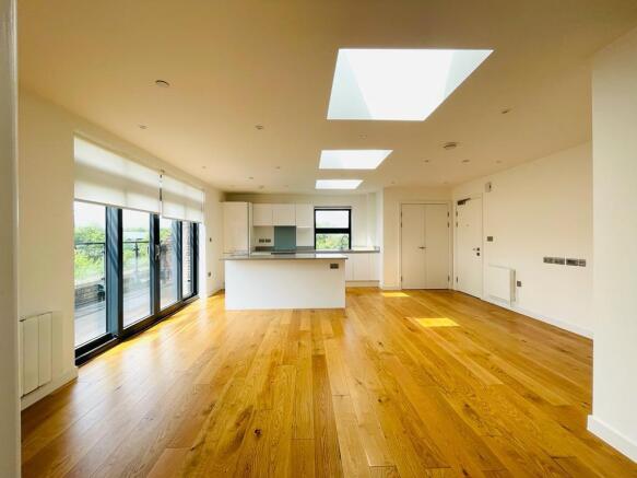 Living room pic 1.jpg