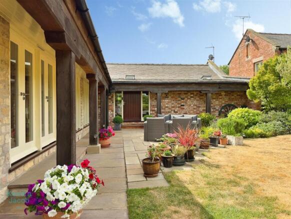 4 bed Barn Conversion for sale in worksop