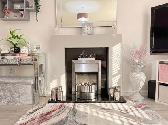 5 bed Detached for sale Image 7