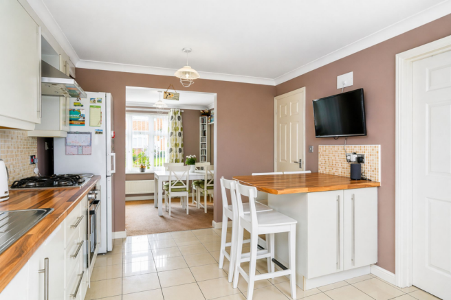 4 bed Detached for sale Image 3
