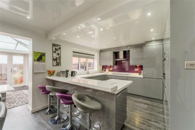 4 bed Detached for sale Image 9