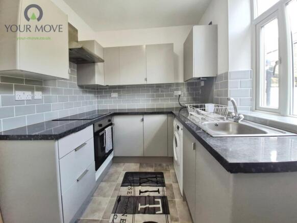 2 bed Terraced to rent Image 6