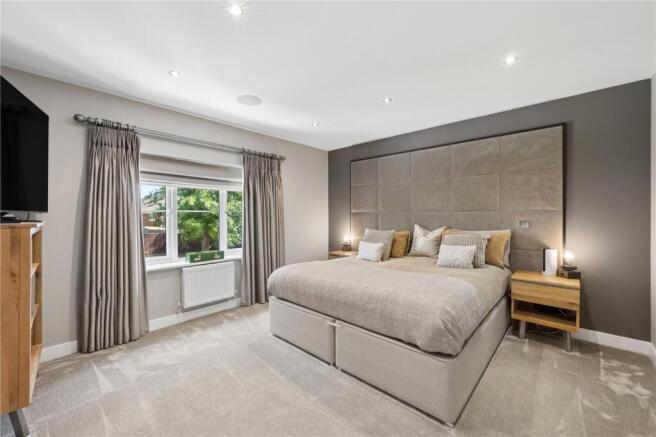 6 bed Detached for sale Image 10