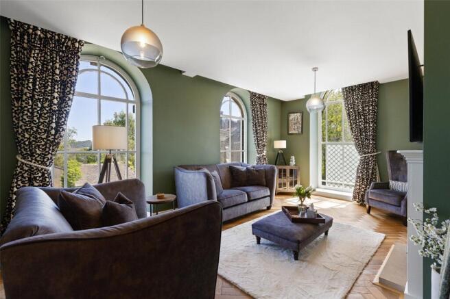5 bed Detached for sale Image 12