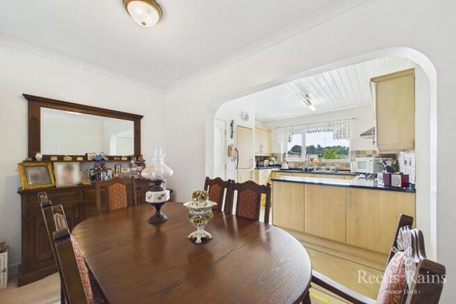 3 bed Bungalow for sale Image 10