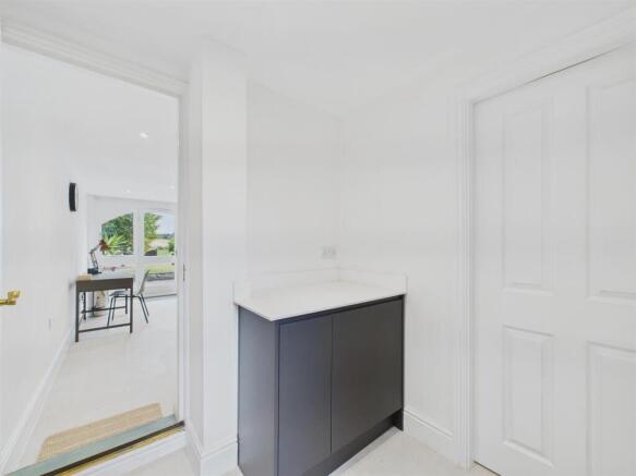 4 bed Detached for sale Image 6