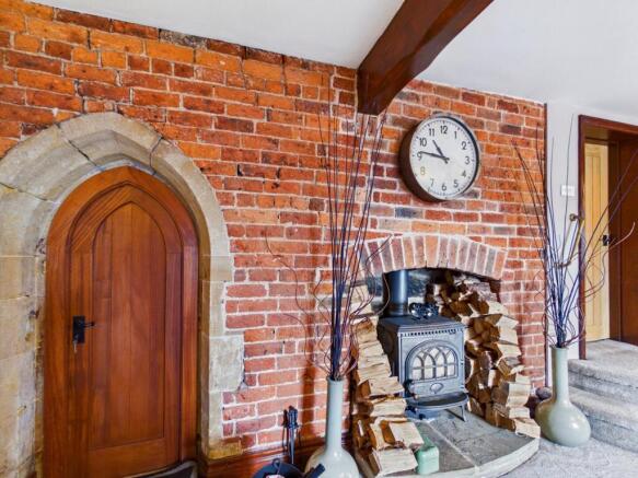 6 bed Detached for sale Image 10