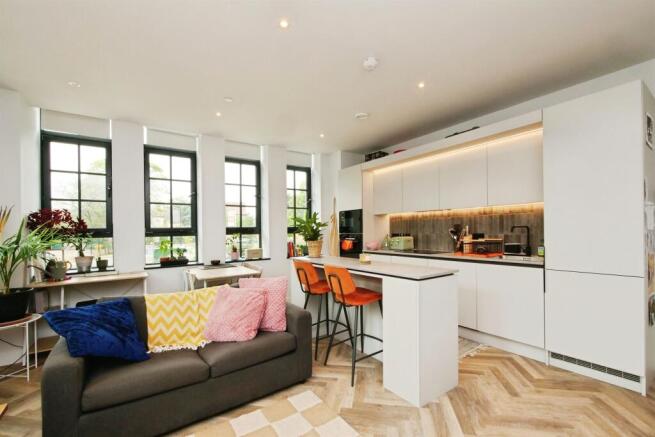 2 bed Apartment for sale Image 5