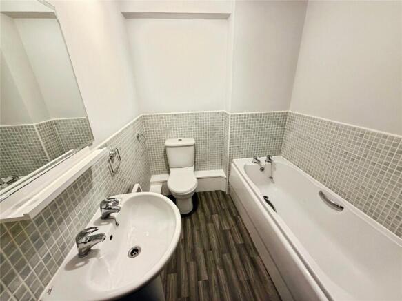3 bed Flat for sale Image 4