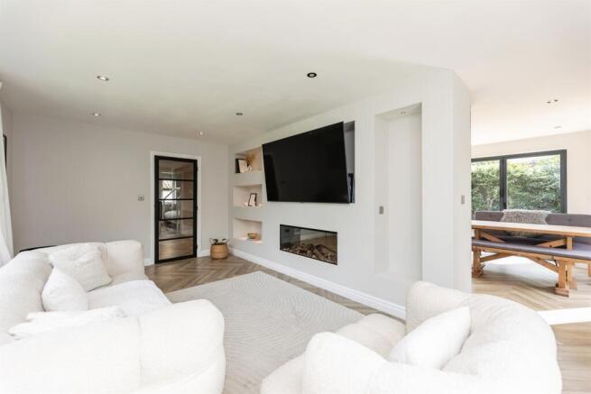 3 bed Detached Bungalow for sale Image 4