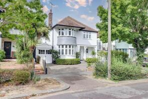 12, Ridgeway Gardens, Westcliff-on-sea SS0 8NX