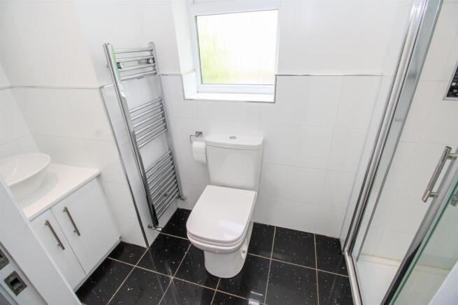 5 bed Detached for sale Image 10
