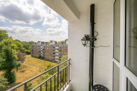 Innes Gardens, Putney Heath, London, SW15