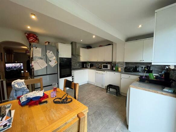 Kitchen 2.jpg