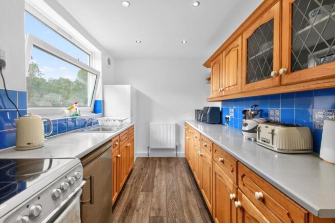 2 bed Flat for sale Image 7