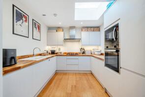 Flat 1, 194 Charles Dickens House, Maple Road, Penge, London SE20 8HT