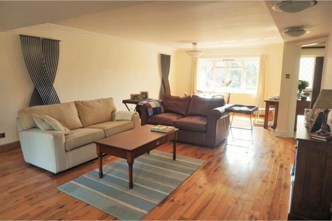 Lounge/Dining Room