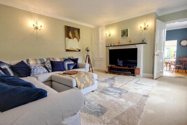 5 bed House for sale Image 4