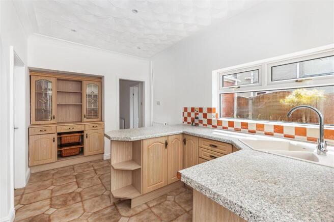 2 bed Detached Bungalow for sale Image 6