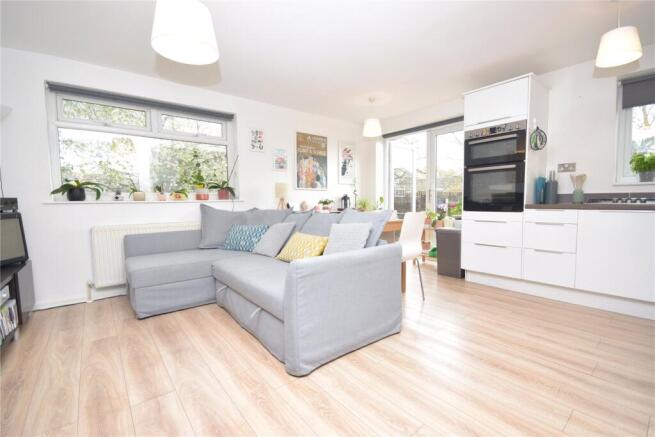 2 bed Apartment for sale Image 11