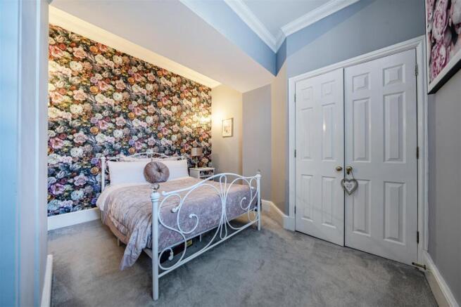 Front Bedroom...jpg