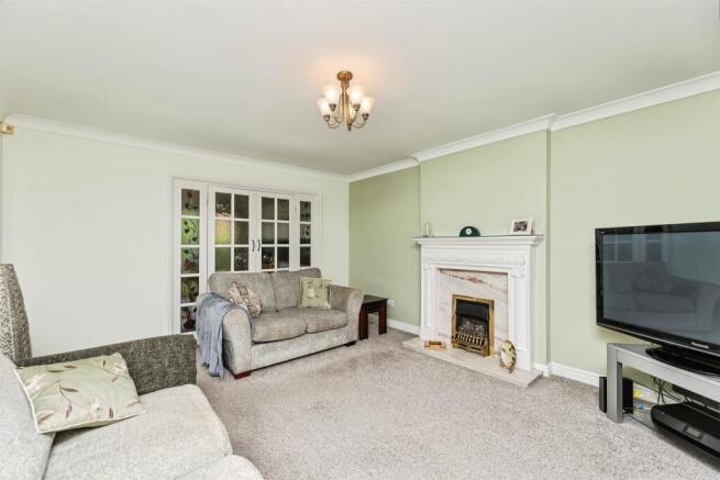 4 bed Detached for sale Image 9