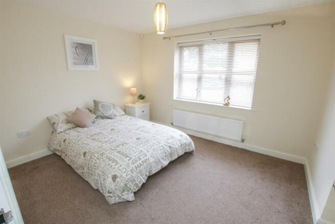 DOUBLE BEDROOM