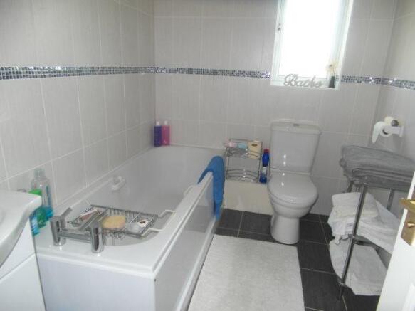 FAMILY BATHROOM