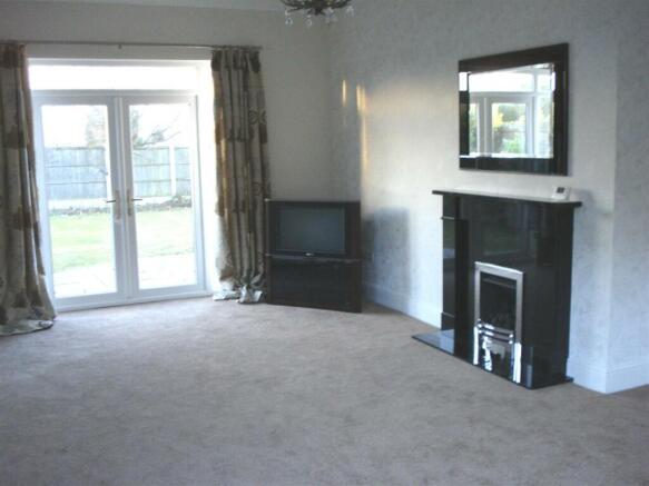 lounge1.jpg