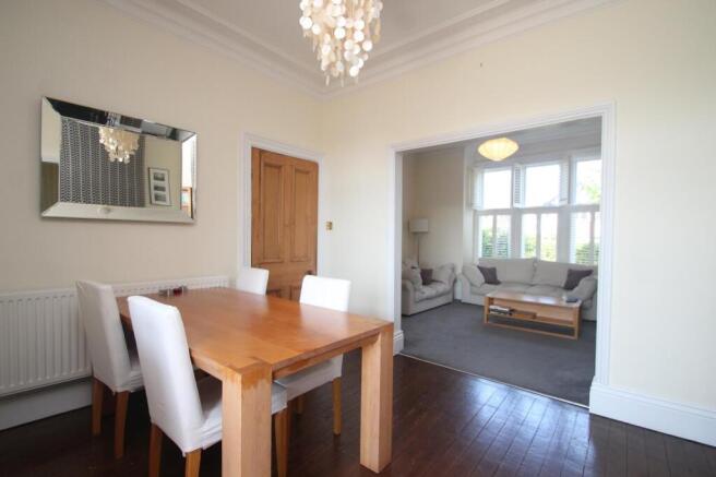 4 bed House to rent Image 6