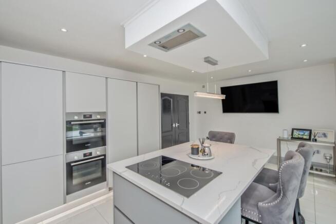 4 bed Detached for sale Image 9
