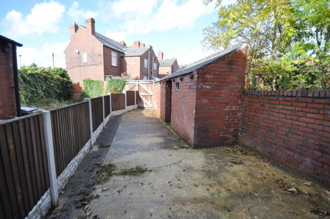 3 bed Terraced to rent Image 8