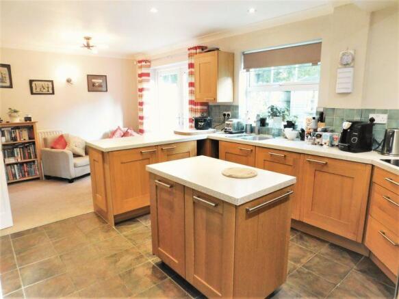 Kitchen / Fami...