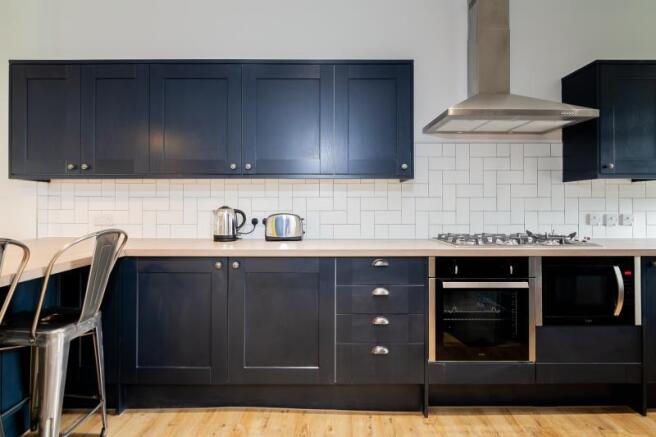 6 bed Flat to rent Image 4