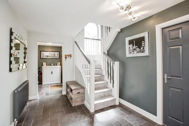 6 bed Detached for sale Image 4