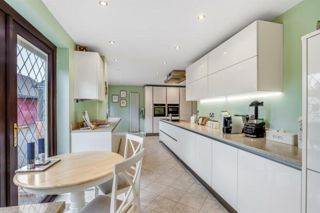 Kitchen 2.jpg