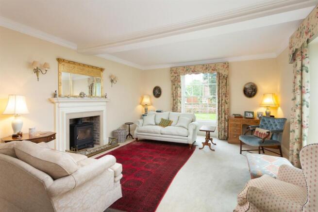 6 bed House for sale Image 4