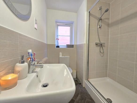 Bedroom 2 en-suite