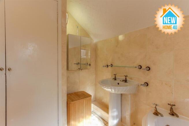 FAMILY BATHROOM: