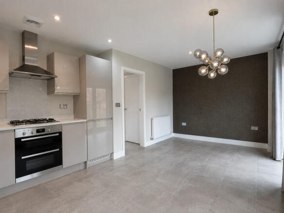 4 bed Detached to rent Image 4