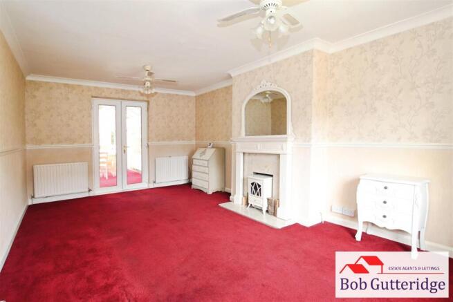 THROUGH LOUNGE / DINER