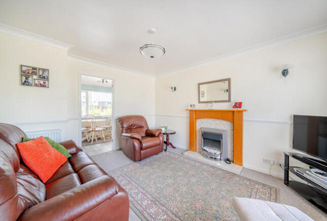 1371767-7-68f63af...