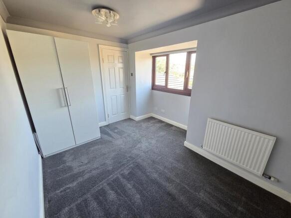 5 bed Detached to rent Image 11
