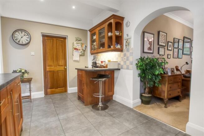 4 bed Detached for sale Image 6