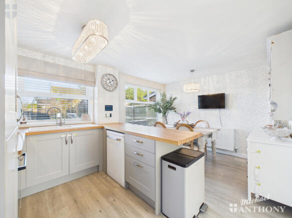 CAM03218G0-PR0854-STILL007